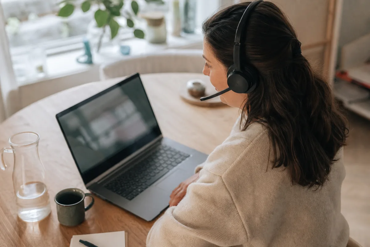 Mest prisvärda headset för möten när rösten måste gå fram